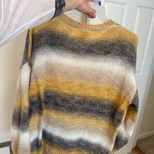 Pretty sweater - fits like a true 20W OR XXL